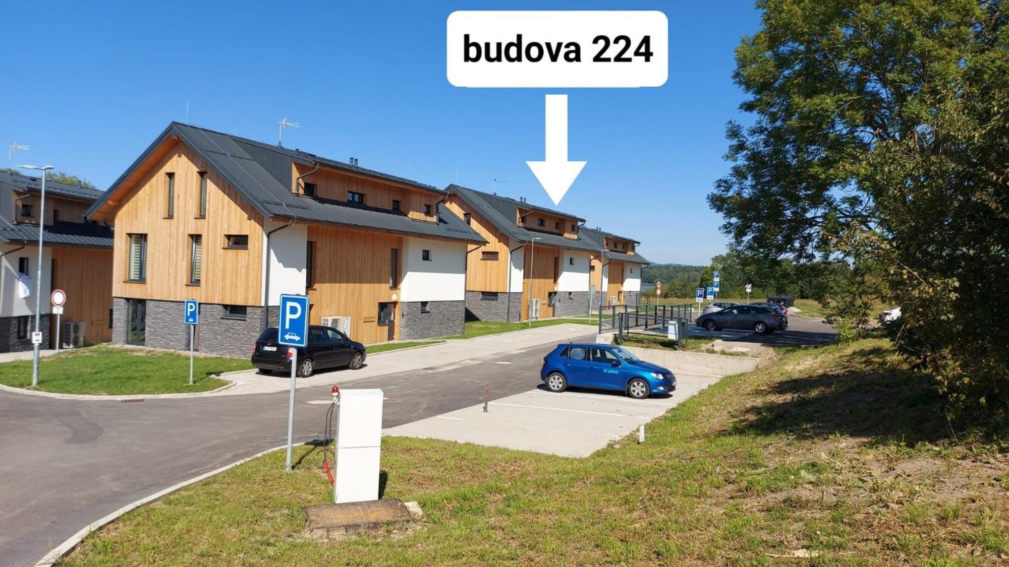 Lipno Apartments Bergmax: Ski Resort Retreat with Garden Terrace Cerna v Posumavi Exterior photo